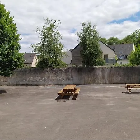 Logis Des Grands Chapeaux Hostel *