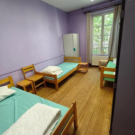 Hostel Logis Des Grands Chapeaux *