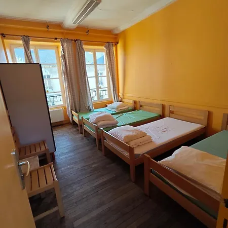 Logis Des Grands Chapeaux Hostel *